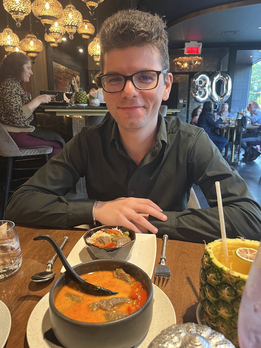 Atomicuss's tweet photo. Picked Pamika Thai as the restaurant in Montreal for our anniversary and it was great, found my favorite cocktail, Bangkok Delight: pineapple and rum 😋 great dessert too 😋 https://t.co/q0SJTVMHDQ