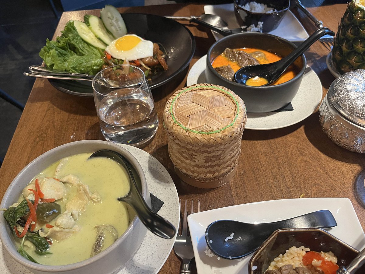 Atomicuss's tweet photo. Picked Pamika Thai as the restaurant in Montreal for our anniversary and it was great, found my favorite cocktail, Bangkok Delight: pineapple and rum 😋 great dessert too 😋 https://t.co/q0SJTVMHDQ