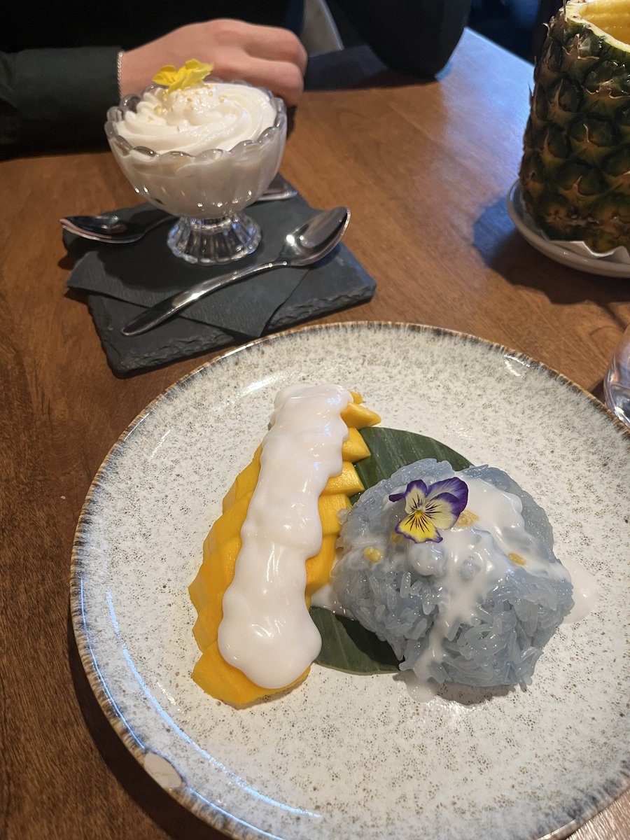 Atomicuss's tweet photo. Picked Pamika Thai as the restaurant in Montreal for our anniversary and it was great, found my favorite cocktail, Bangkok Delight: pineapple and rum 😋 great dessert too 😋 https://t.co/q0SJTVMHDQ