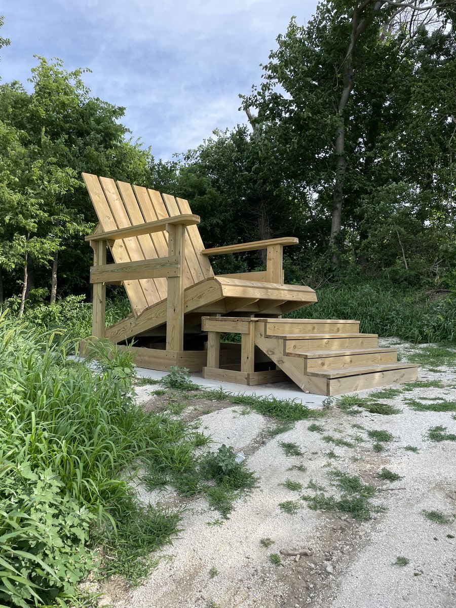 Walked my dogs on the <a href="/wabashtrace/">Wabash Trace</a> this morning and found this chair!  What’s it for; are the giants coming??
