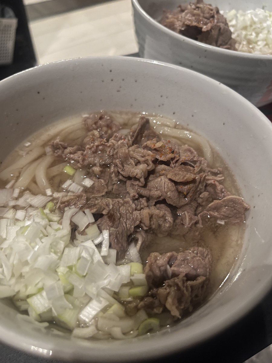 elly58008694's tweet photo. 昨日の深夜飯🍚
☑︎肉うどん
☑︎東坡肉
どっちも激うま。初めて食べたトンポーロー悪魔の豚の角煮すぎた。 https://t.co/Z3GegyMrp6