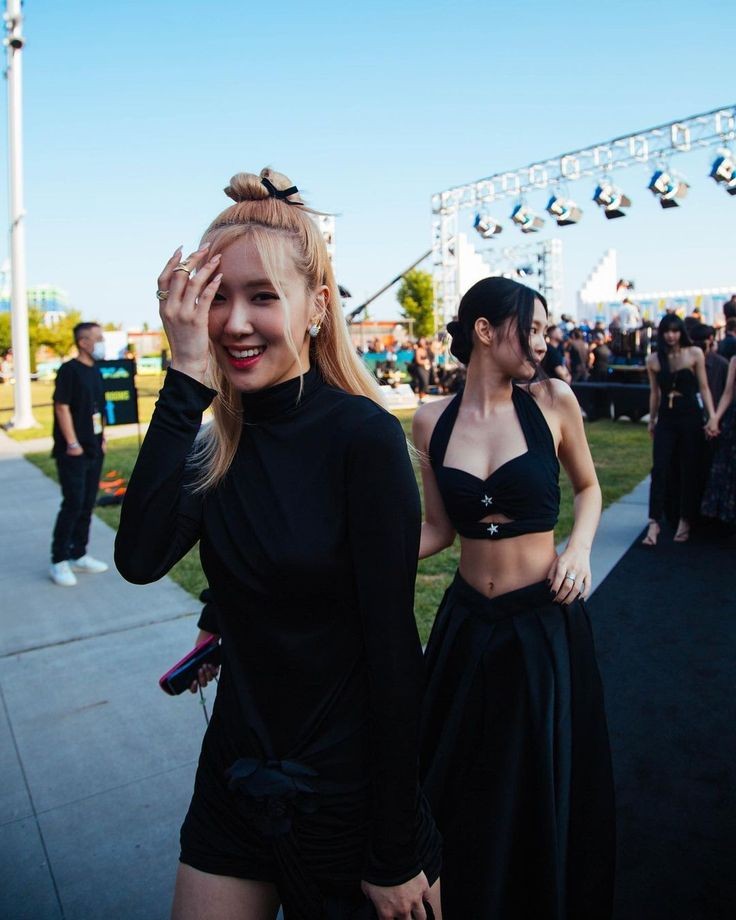 🅟𝗼𝗽 𝗖𝗿𝗮𝘃𝗲 © 𝟚𝟘𝟚𝟜 • 𝖤𝗇𝗍𝖾𝗋𝗍𝖺𝗂𝗆𝖾𝗇𝗍!
𝖤͟𝗏͟𝖾͟𝗇͟𝗍͟ › 𝗡𝗲𝘄𝘀
🗞️ › 𝗍𝖺𝗀: #iPopCraveRP

𝗕𝗟𝗜𝗡𝗞𝗣𝗜𝗡𝗞 (<a href="/BlinkPinkOff/">𝗕𝗟𝗜И𝗞𝗣𝗜𝗡𝗞</a>) members attends to #iMTVVMAsRP tonight.