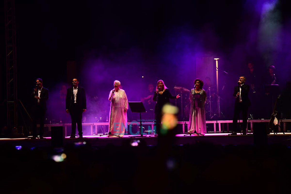#Fotos Las bellas voces de Mocedades calaron en la última noche de las fiestas del Polígono de Toledo <a href="/Mocedades_/">Mocedades Oficial</a> <a href="/MOCEDADES1969/">MOCEDADES HISTÓRICO</a> <a href="/toledoayto/">Ayuntamiento de Toledo</a> <a href="/leytol/">Leyendas de Toledo</a> 
encastillalamancha.es/fotogaleria/fo…