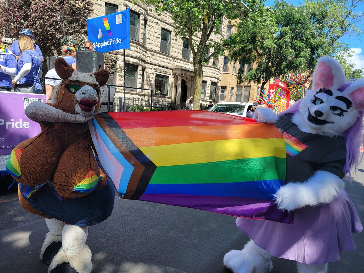 FionaMaray's tweet image. If you took any pics or videos of me and @LokuButSFW at the Chicago Pride Parade today, please I would love to see them!