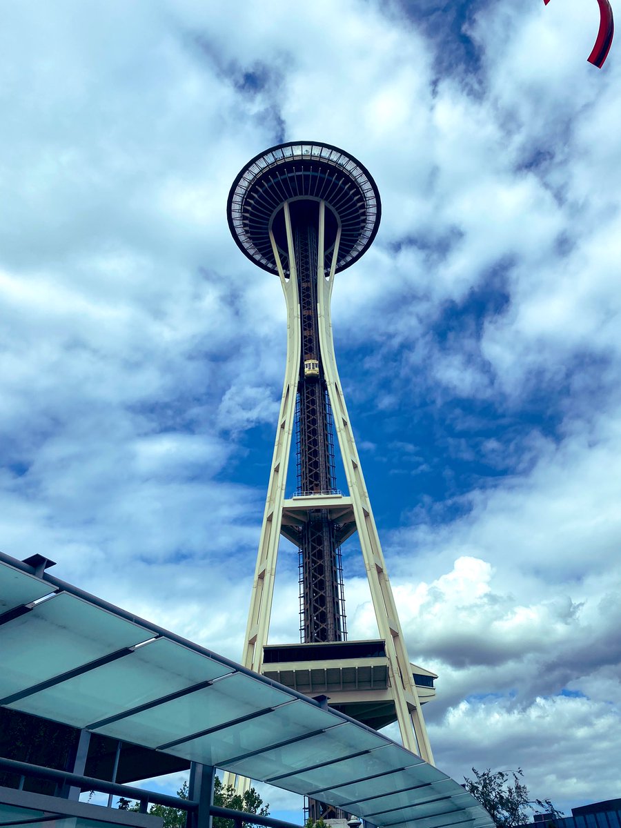 emma_belle24's tweet photo. Happy Pride bitches! #SeattlePrideFest https://t.co/2oYaBXIYn1