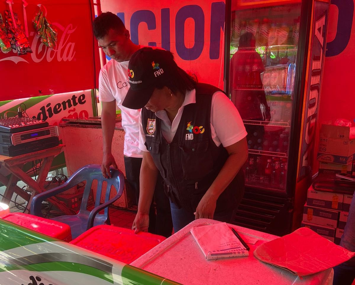 GobCordoba_'s tweet photo. Durante la celebración del Festival del Porro en San Pelayo, seguimos realizando controles en los establecimientos públicos para supervisar que los productos que se comercializan no estén adulterados.
Recuerda comprar siempre en sitios autorizados. #ALoLegal https://t.co/l4ACPqEtNk