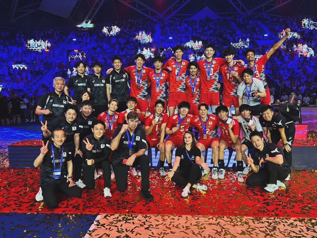 akihiroooo1130's tweet photo. VNL 2024 2nd place🥈

VNL2024は2位で終わりました！
目指していた去年以上の結果は
達成できましたが
悔しい結果に終わりました。

この悔しさと経験を活かして
パリオリンピックに向けて準備していきます！

会場でも配信でも
応援して頂きありがとうございました！

#VNL2024
#Japan
#龍神nippon https://t.co/r1jbgbs18V
