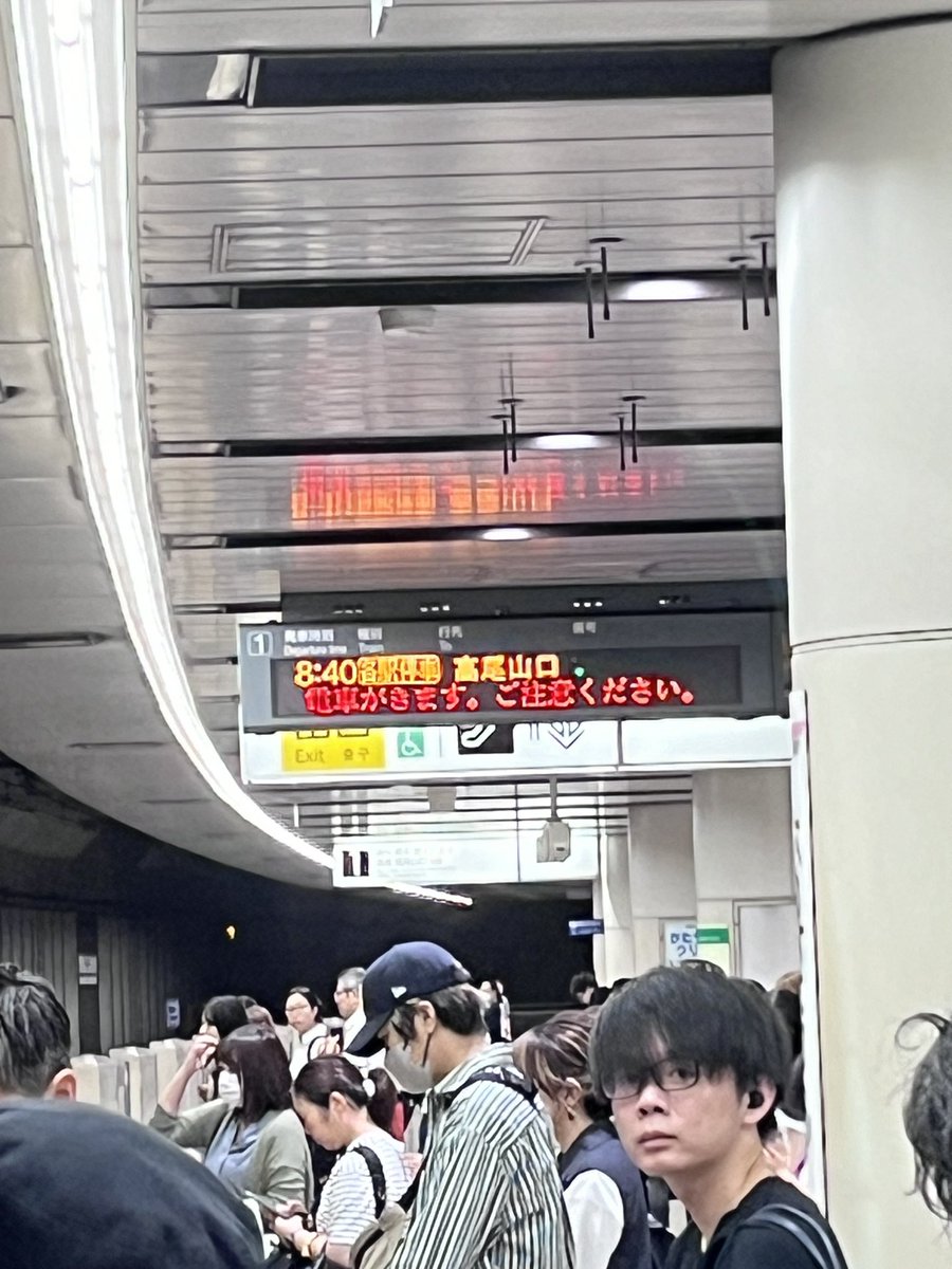 Ruqlia_fn's tweet photo. 人身事故で京王線35分遅れ
くたばってくんねーかな https://t.co/1ev93haRZs
