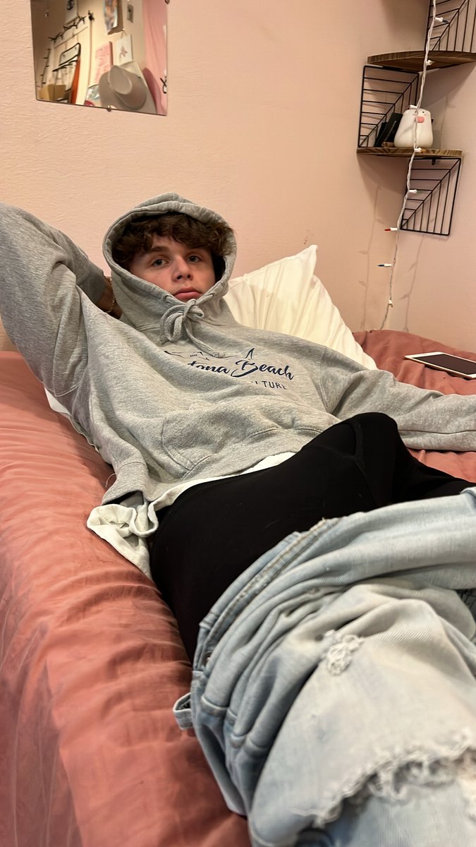 Abcdafuk's tweet photo. say hi for a suprise 🤭 https://t.co/pvrupCiLTf