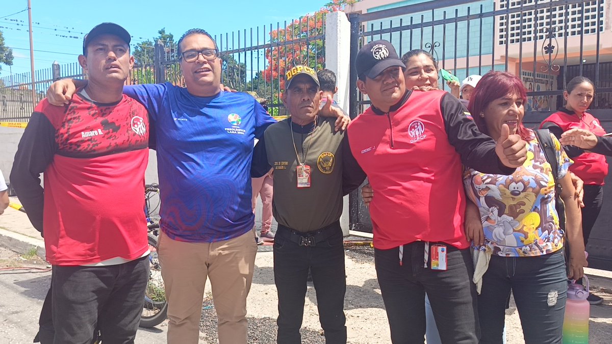 MBS1991AC's tweet image. #30Jun | Acompañé al Gobernador @AdolfoP_Oficial en el Derecho al Voto en el #SimulacroMaquinariaPerfecta desde el centro de votación Creación Barrios del Oeste, municipio Iribarren donde también ejercí mi derecho al voto en este simulacro.

@NicolasMaduro @PartidoPSUV