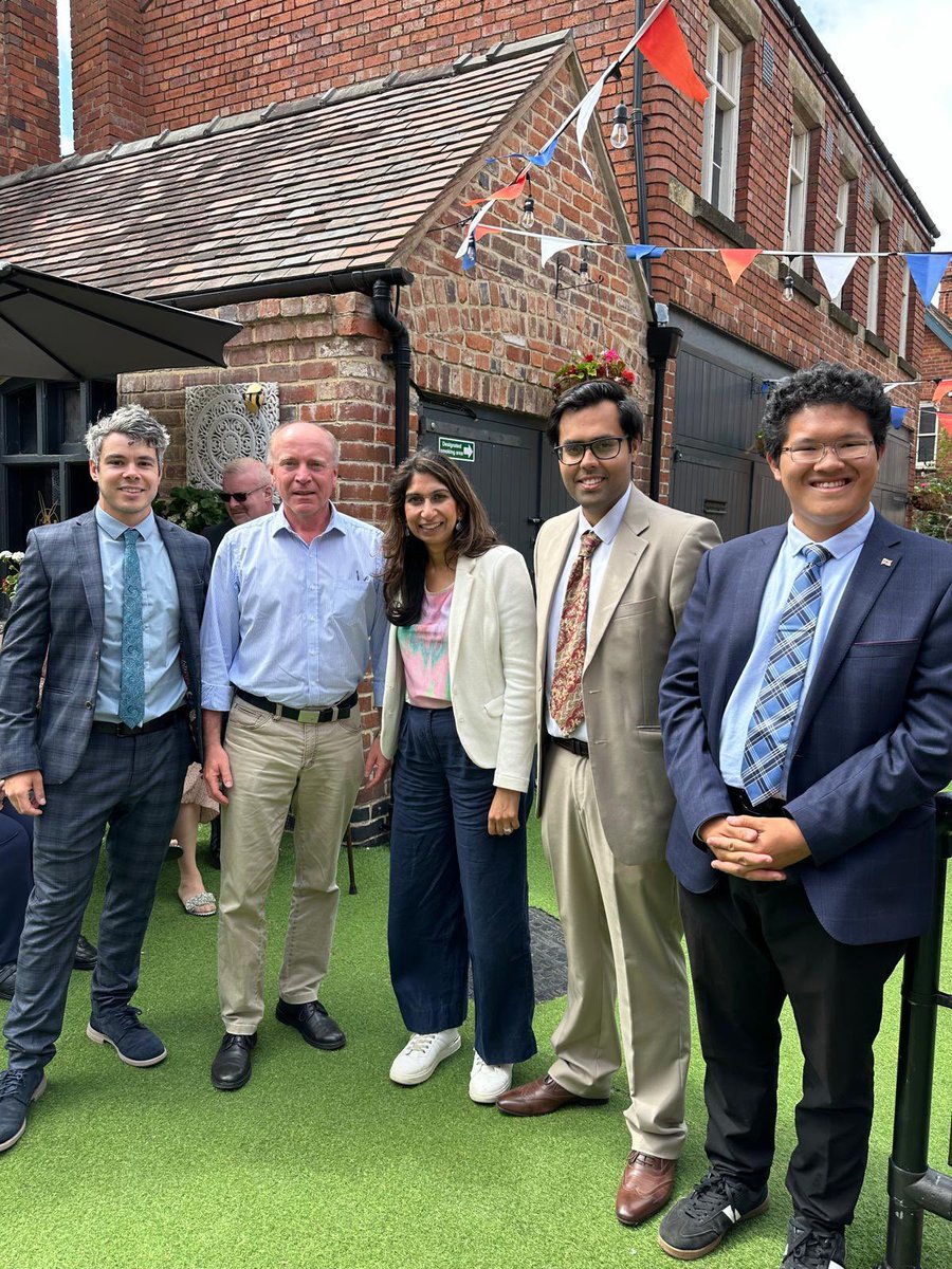 ✨ Guess who’s here? ✨
It is great to launch our social media channels with the arrival of former Home Secretary <a href="/SuellaBraverman/">Suella Braverman</a> in Dudley. 

We thank Suella for supporting <a href="/marcolonghi4dn/">Marco Longhi</a> and meeting our Party members. We wish her the best of luck in her constituency election.