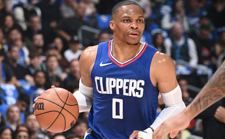 ArgentinaLAC's tweet photo. Resumidamente lo que pasa en Clippers. Harden tiene intencion de renovar por 2 años y esta dispuesto a bajar su salario para ayudar el equipo.

Por otro lado, Russ ejercio su opcion de jugador de 1 año pero aun asi los Clippers estan activos en busca de un trade para Wesbrook https://t.co/jMbLrbZvSr