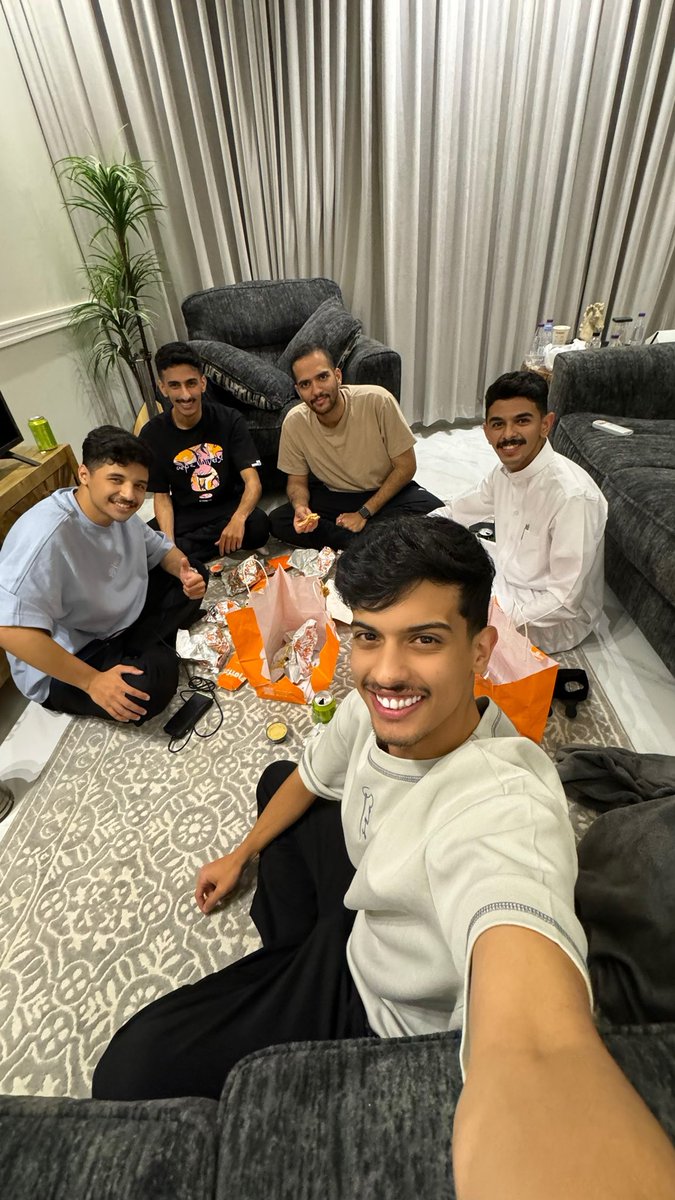 عشاء اليوم من هامبرغيني💙