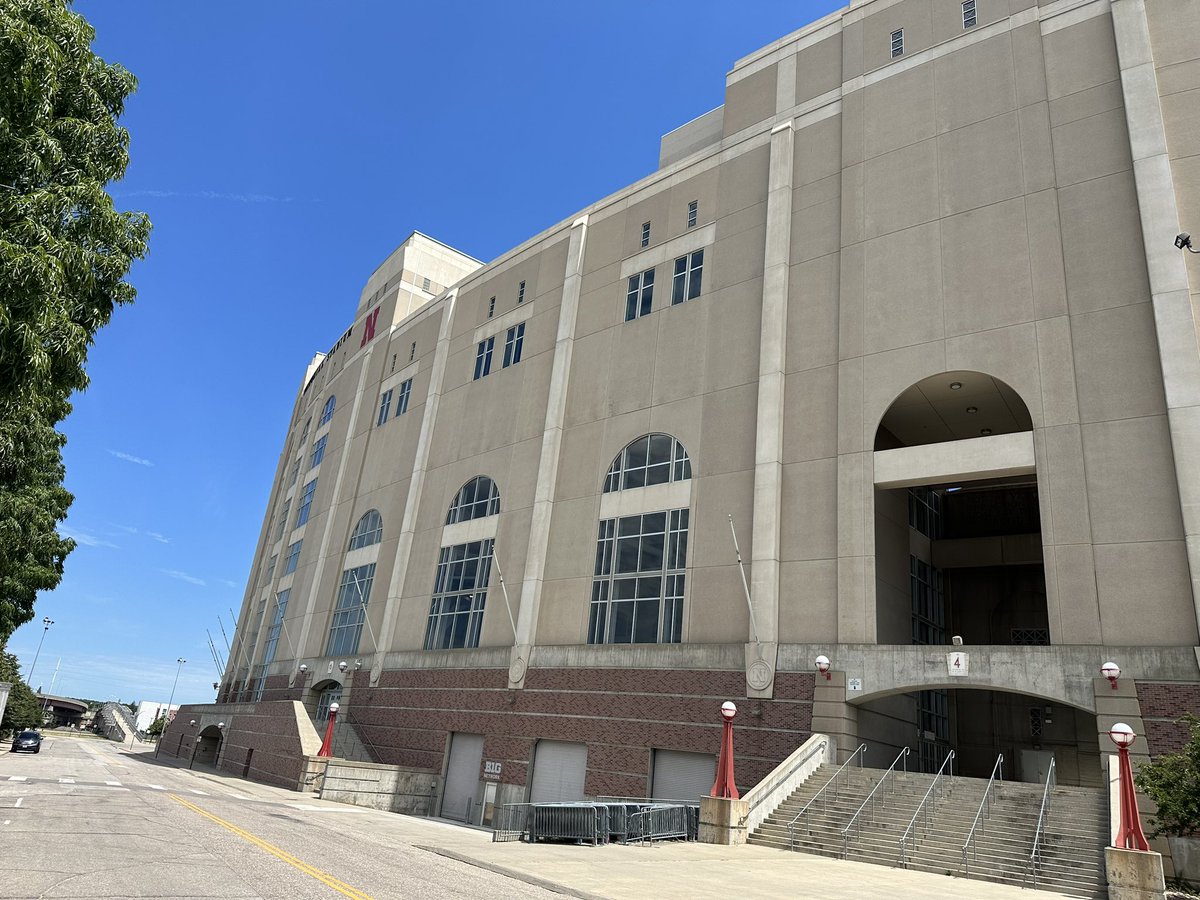 jaredrolfesFB's tweet image. 📍Memorial Stadium Lincoln, NE

If these walls could talk it would be about the successes of option football that dominated the landscape of college football for a long time!

Some of the greatest players of all time played inside these walls!

#Bigred #Tripleoption #Huskers