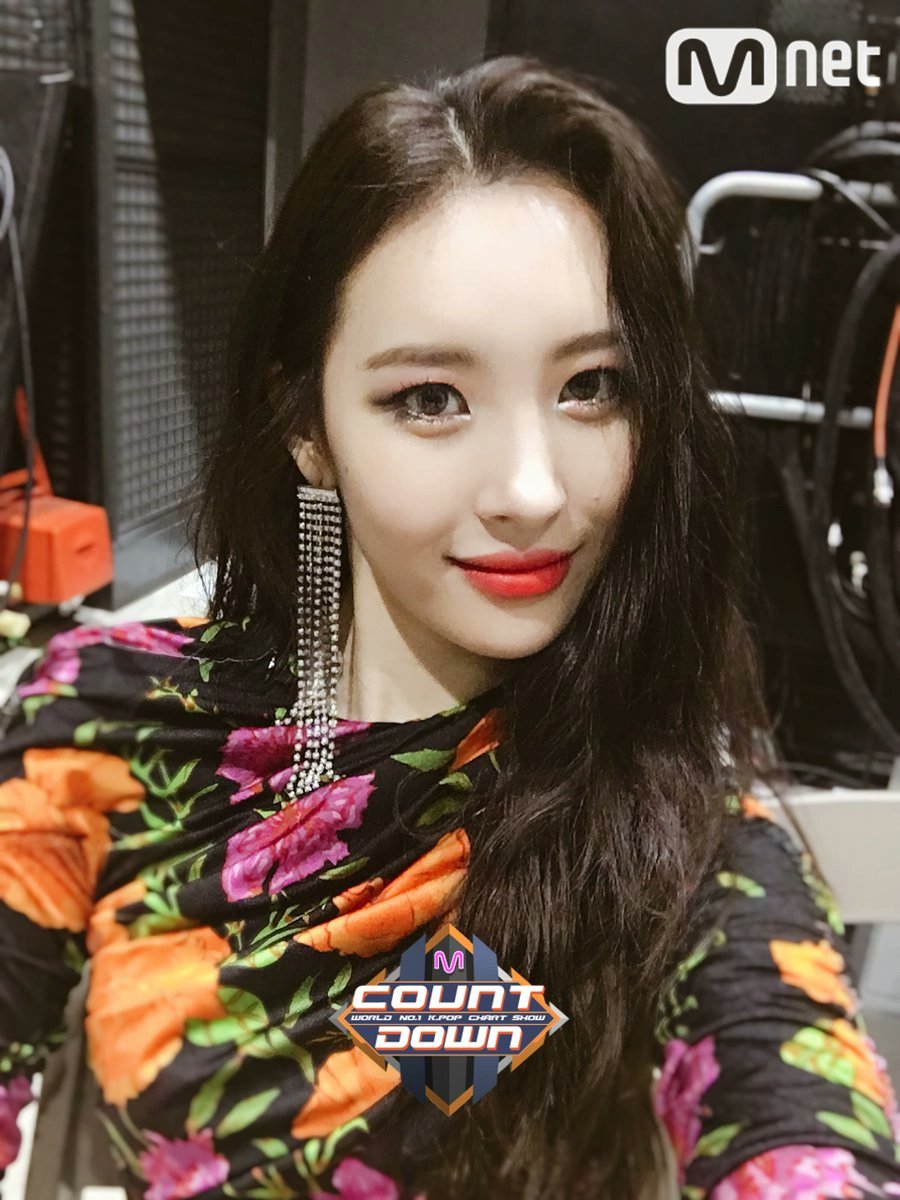 yyomivlog's tweet photo. ㅤ  ᅠ
⁺˳  ✾ Llegó el #𝖘lī𝕡𝚔𝗻øt·𓇽·𝐝ǝ̄𝐛u𝖙 y yo no me podía perder de la #𓊈𝕮a𝐫𝖓ivāl·𖤍·𝑓e𝐬𝕥𓊉, así que ya en modo noche me encuentro asistiendo a este #𝐕ä𝖒𝖕ೢ𝐭i𝖒ė ᬊ᭄ ⌒ ▒⃝ ♰ ㅤ  ᅠ https://t.co/tVYhI2J0Ct