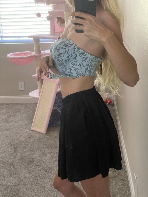 Hello kitty DUH https://t.co/vUJAdkJ8j6