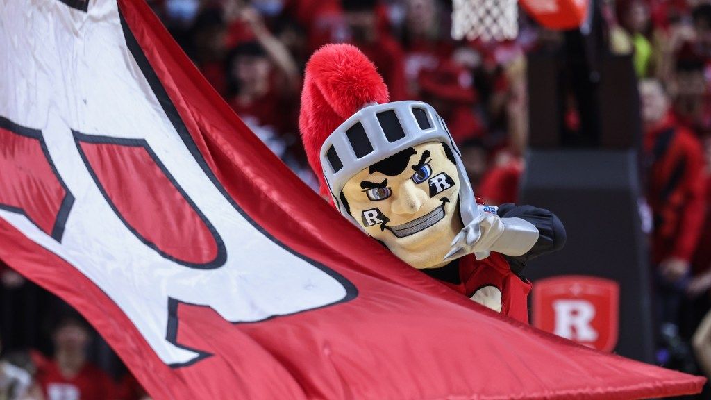 Rutgers women's basketball hosting elite guard Payton Dunbar this weekend rutgerswire.usatoday.com/2024/06/30/rut…