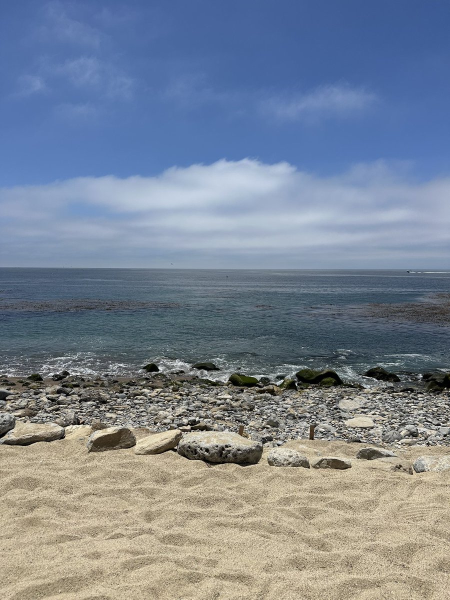 wjeklund's tweet photo. Amazingly beautiful day at the beach with a lovely friend!! Then baklava ice cream at the Olive Pit Grill with my favorite girl! Summer is my favorite season!! 😉 https://t.co/gshyGECYRr