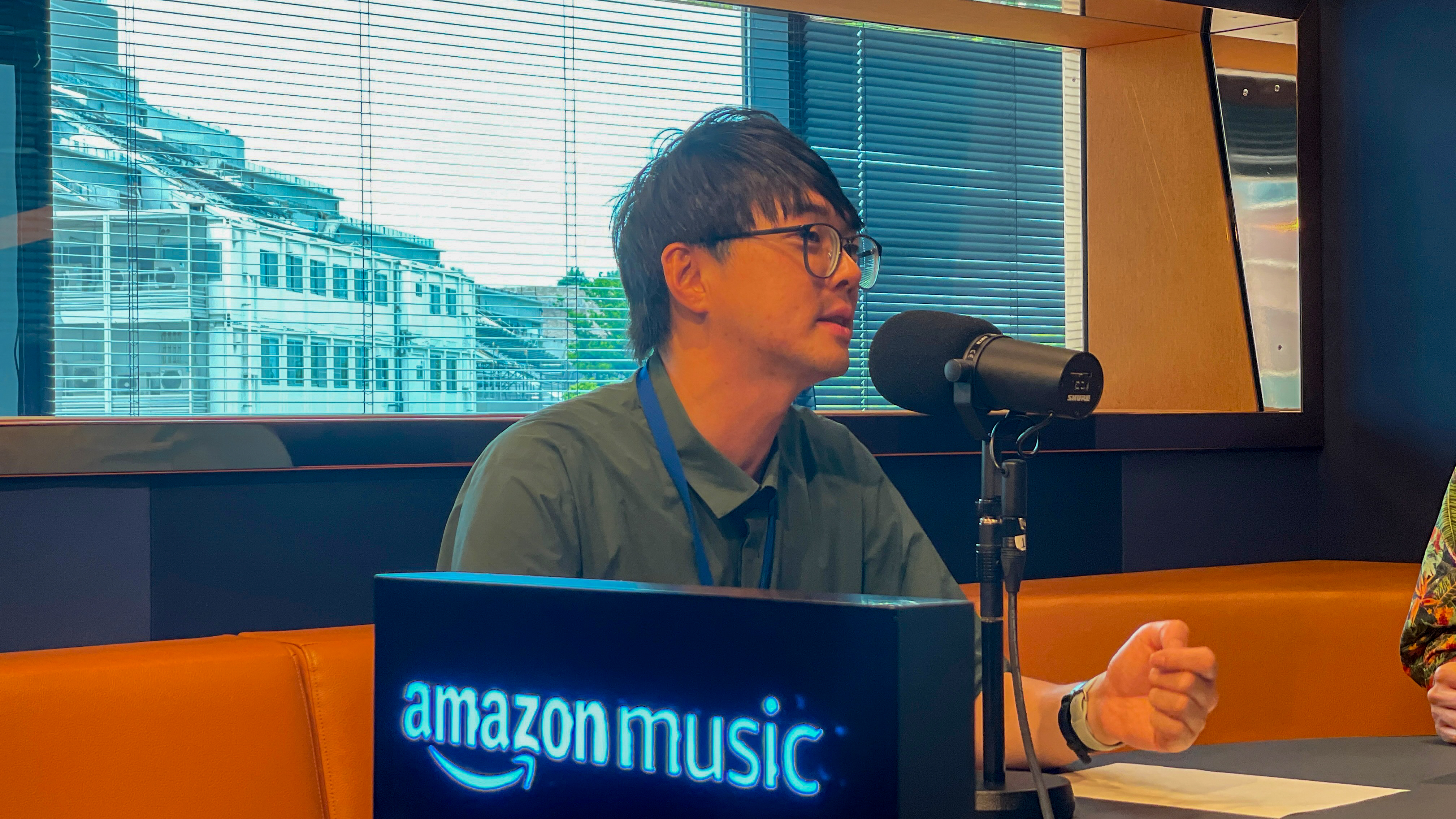 Shihei Lin speaking in a studio