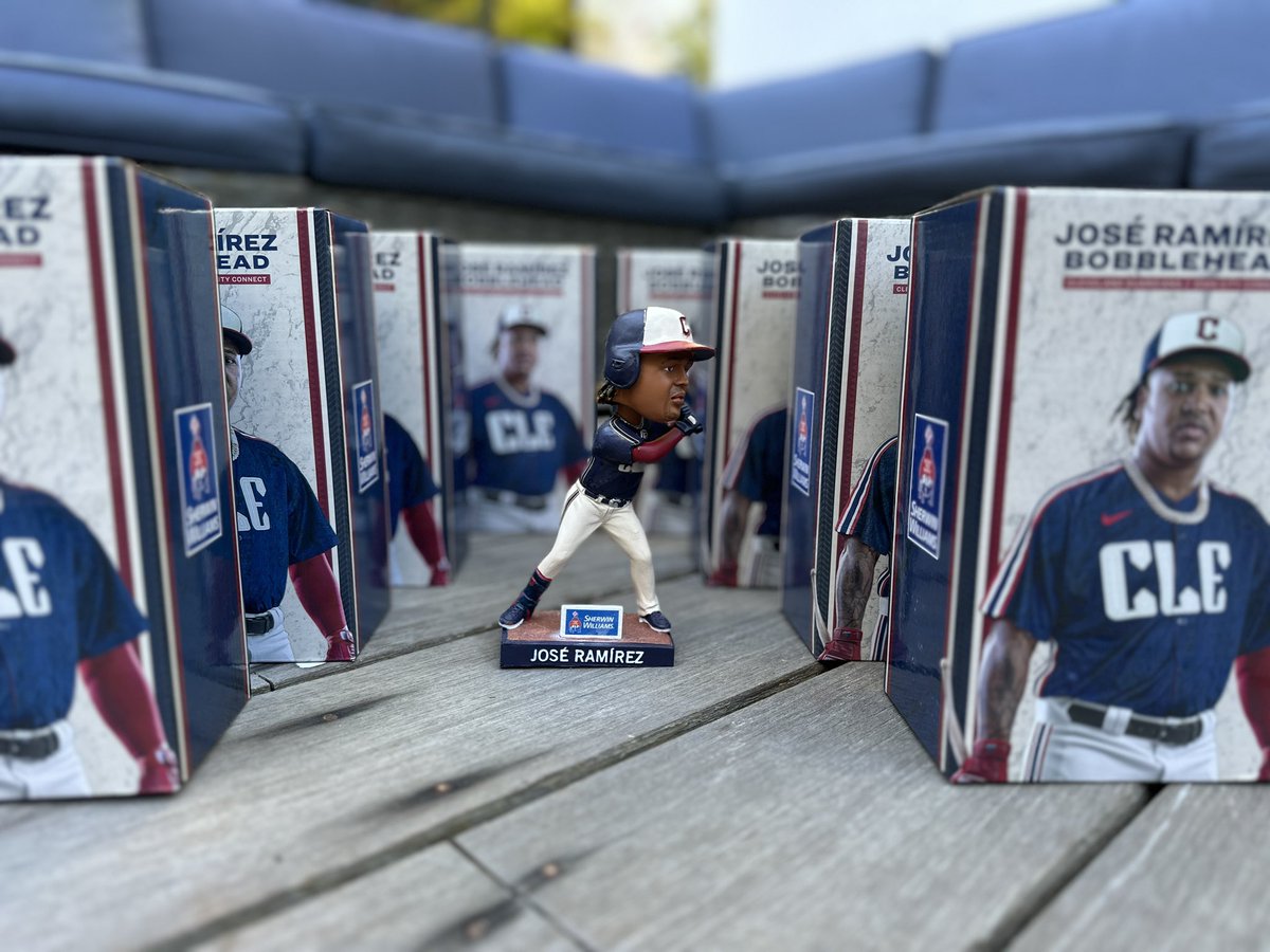 mlb_agent's tweet image. I am giving away 10 Jose Ramirez City Connect bobbleheads 

To participate, all you gotta do is repost, then go to mlb.com/vote , vote for both Jose Ramirez AND Teoscar Hernandez, and DM me a capture of your repost + your vote. 

We will pick the winners on Wednesday…