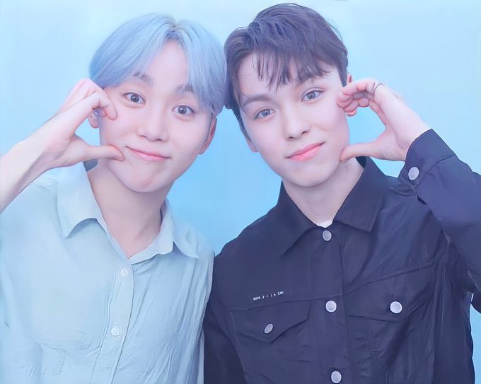 kwaninonie's tweet photo. this will forever be THE verkwan photo sequence https://t.co/8QyokjhFtd