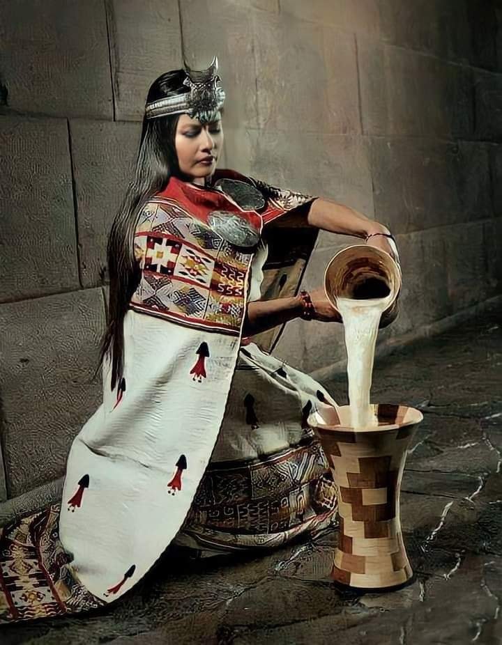 gabychavezd1's tweet photo. This week celebrating in #Cuzco the #IntiRaymi . The #Koya ,  Inca's wife,  is preparing the "chicha de jora", sacred drink which is offered  to the Sun, the God #Inti at  the Sacred Mountains,  the #Apus  #Urubamba #Perú https://t.co/ucGLfQRNKX