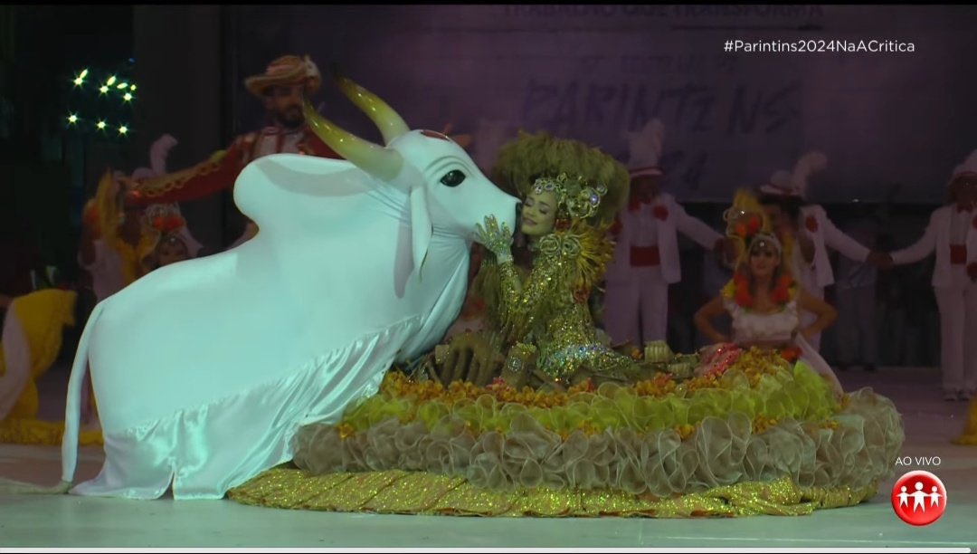 cintias_'s tweet photo. Olhei rápido e jurava que a saia era uma TÁBUA DE FRIOS 🤣🤣🤣🤣🤣

#Parintins2024 #Parintins2024NaACritica https://t.co/t4HWVKk14y