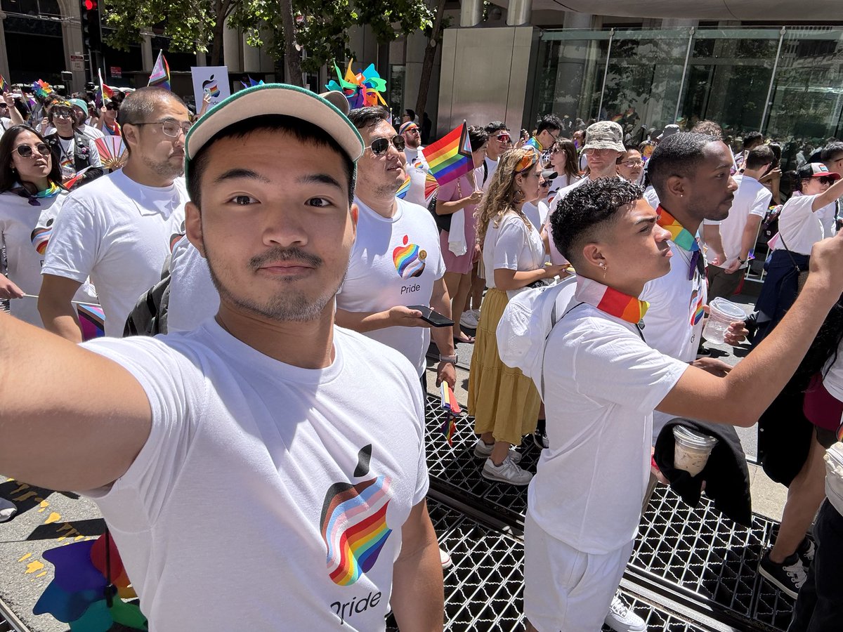 tomdaii's tweet photo. #SFPride https://t.co/hI0XMihJ03