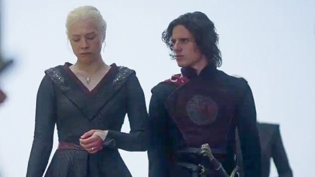 edsangui's tweet photo. rhaenyra tem uma alma tão doce, né? em respeito ao erryk, ela enterrou o irmão gêmeo, arryk, junto dele, mesmo depois das atrocidades que ele estava prestes a fazer contra ela 

como tem gente que odeia essa mulher? não entendo 😭 https://t.co/P1K5zQZYlZ