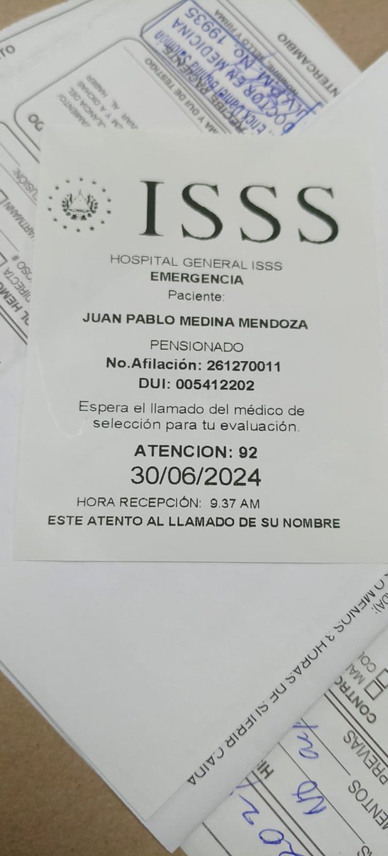 aleealvarez19_'s tweet photo. El abuelito de mi hija se cayó y se fracturó el brazo. Del @isss_gob_sv Amatepec lo trasladaron al General por qué no hay ortopedas en ese hospital y dijeron que había que operarlo

Llego a las 9:37am (como pueden ver en la foto). https://t.co/k2fLDEN3CU