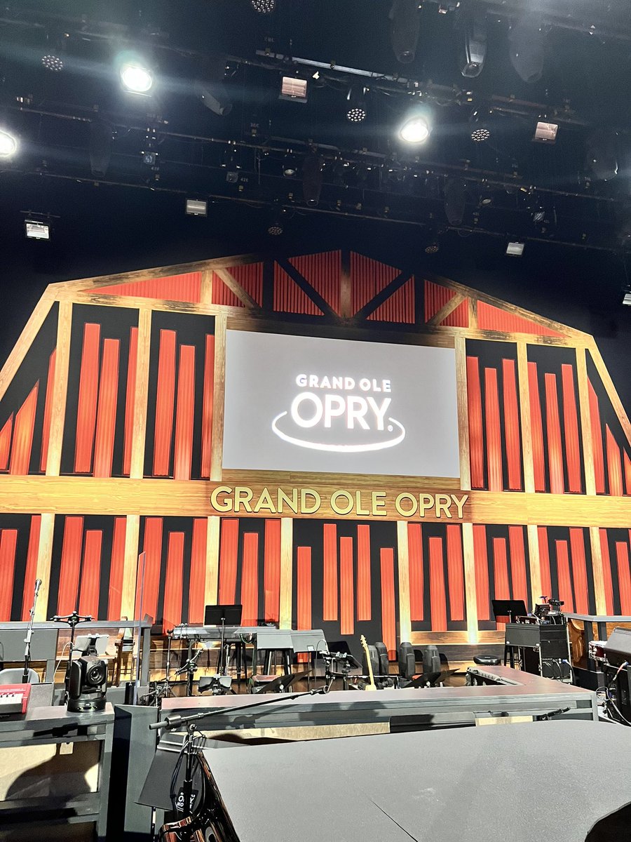 LMarenda's tweet photo. Nashville highlights today: Grand Ole Opry tour, National Museum of African American Music, and a ghost tour - last pic is of capital at night. #GirlsRoadTrip2024 #TeacherAlwaysLearning #CountryGirl 🤠🩷 https://t.co/3uDeAzd3gh