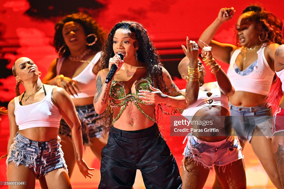 itsKenBarbie's tweet image. YEAH GLO! 🎥| GloRilla had the #BETAwards lit! 🔥