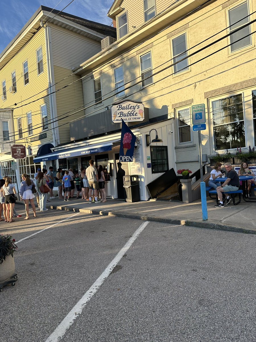 BMFallon's tweet image. Sunday nights are the best!