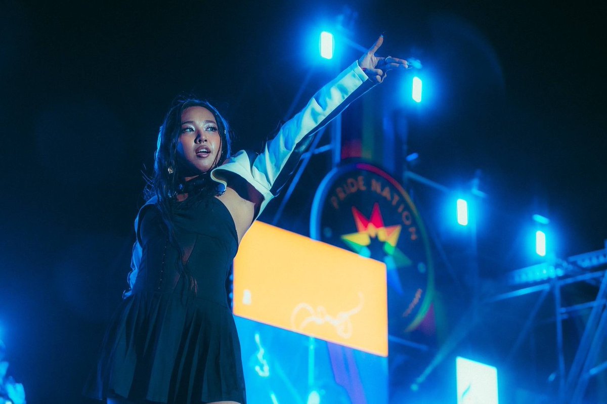 PRSocietyNews's tweet photo. ฟินาเล่ปิดท้าย “PRIDE NATION SAMUI” ฉลองร่างกฎหมายสมรสเท่าเทียม ยกขบวนพาเหรดสีรุ้ง-เฟสติวัลศิลปินชื่อดัง “อิงฟ้า–มิลลิ–แบดมิกซ์” ออนเดอะฟลอร์จัดเต็มบนเกาะสมุย https://t.co/lHtAyRwZlG
#PrideNationSamui
#PridenationSamuixENGFA
#EngfaWaraha #MILLI #Badmixy https://t.co/oIlhWEOFO0