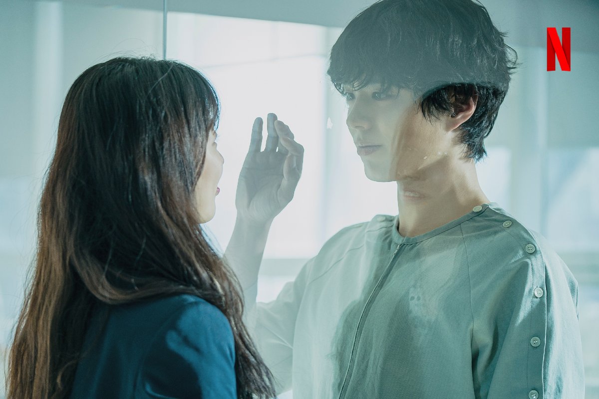 netflix's tweet photo. Wonderland, a sci-fi fantasy film starring Tang Wei, Suzy, Park Bo Gum, Jung Yu-mi, and Choi Woo Shik is coming to Netflix US this July. 

In a world where advanced virtual reality technology makes it possible to reunite with lost loved ones, dreams and realities converge. Directed by Kim Tae Yong.