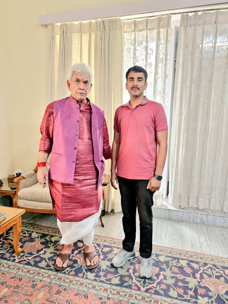 hannisingh987's tweet photo. जम्मू-कश्मीर के माननीय उप राज्यपाल श्री मनोज सिन्हा जी को जन्मदिवस की हार्दिक शुभकामनाएं!

आपकी नेतृत्व क्षमता और जनता के प्रति आपकी समर्पण भावना ने जम्मू-कश्मीर में विकास और शांति को नया आयाम दिया है।
@manojsinha_ 
@narendramodi 
@girirajsinghbjp 
@SunilJiBJP 
@kartik4bjp https://t.co/jHDwrXLVeM