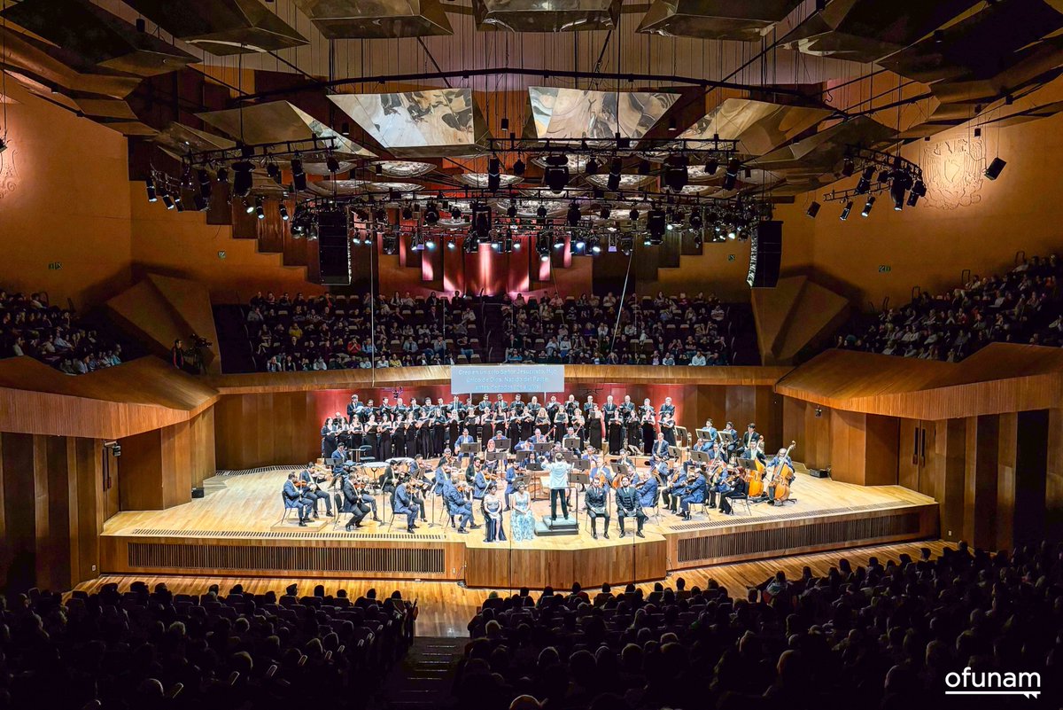¡Gracias por acompañarnos durante esta temporada de conciertos!

Programa extraordinario
Participaron: Sylvain Gasançon, director titular.
Daniela Rico, soprano; Gabriela Thierry, mezzosoprano; Ricardo Estrada, tenor; Édgar Gil, bajo
Solistas Ensamble de Bellas Artes; Christian