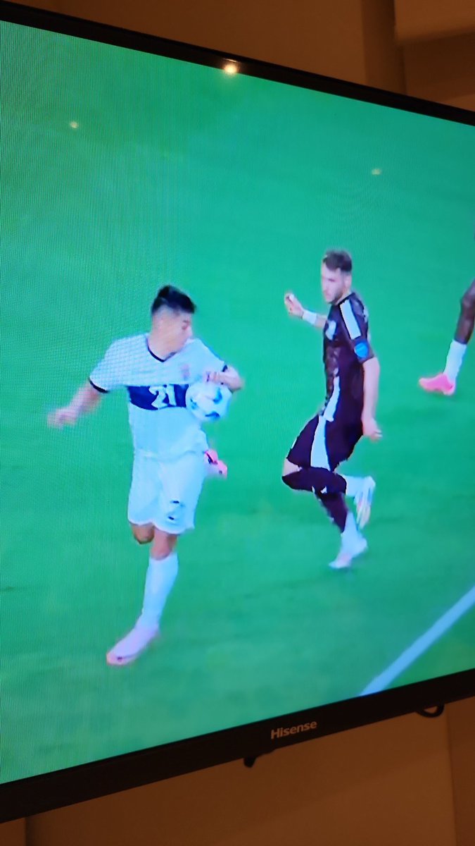 Alesso_G's tweet photo. Es una pena y duele ver cómo juega la Selección Mexicana. Pero esto, ¿por qué no se marcó como mano y penal? https://t.co/StnlsNIcH6