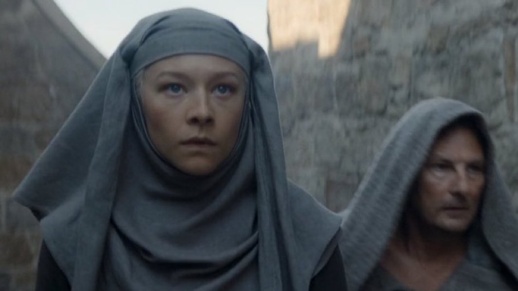 strkslut's tweet photo. the most unrealistic part about this show is rhaenyra not getting recognized with this lethal face card #HouseOfTheDragon https://t.co/QWJql2Ykdr