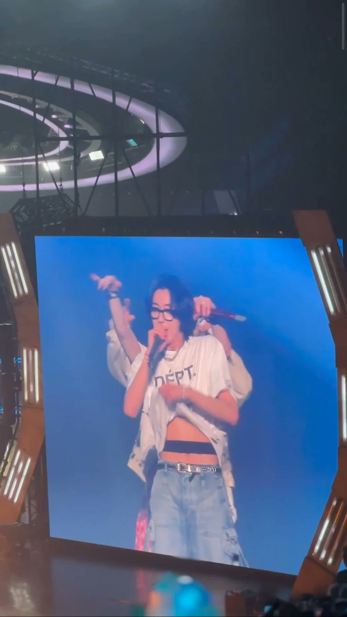 crushingharu's tweet photo. a bit shaky cuz who's not???

@treasuremembers
#HARUTO #하루토 #ハルト
#TREASURE #트레저
#TREASURE_REBOOT_IN_JAKARTA https://t.co/hh2pUrXYXq