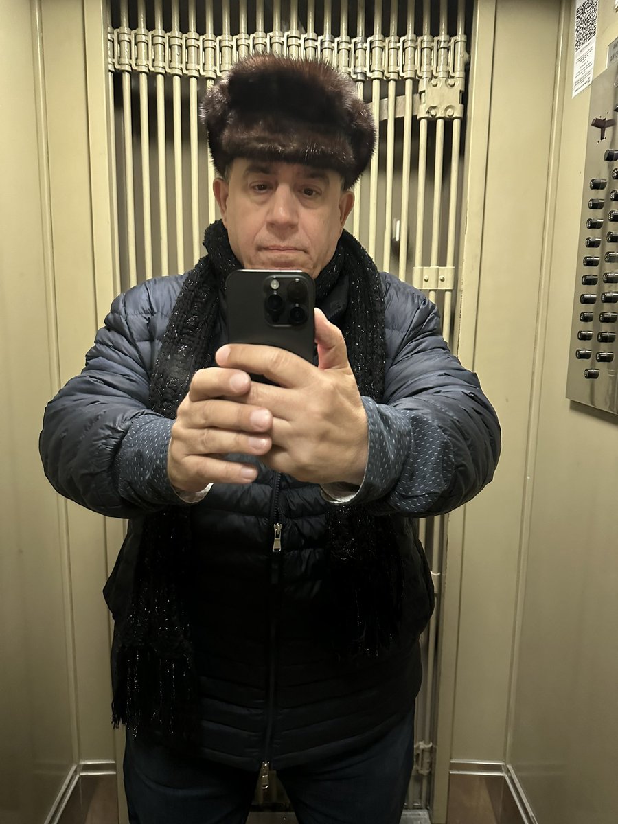 mailuxhis_'s tweet photo. le estaba mostrando una foto a mi novio y de reojo vio mi galería y medio que se enculo porque vio que tenía guardada una selfie de un chabon en un espejo
la foto en cuestión: https://t.co/zeAPxEcUC8