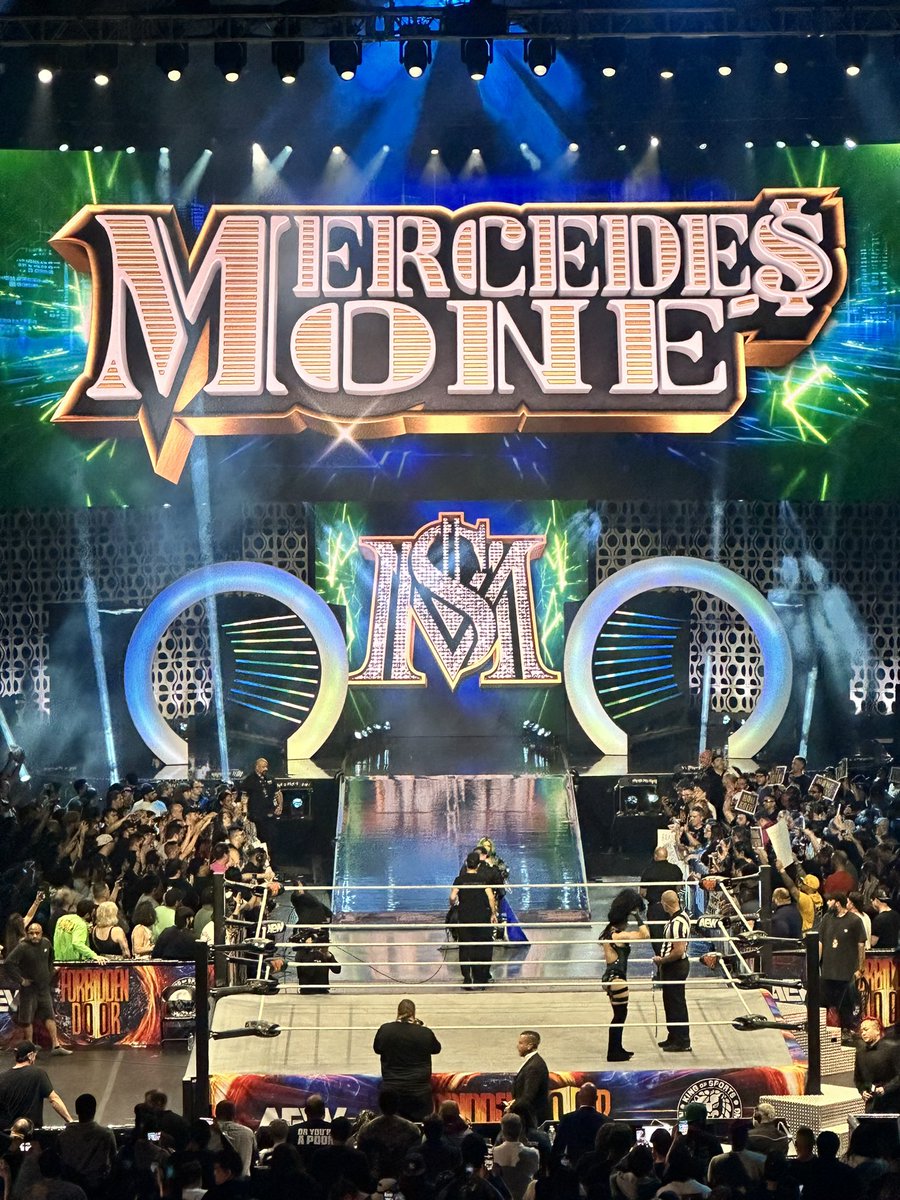 TheQueen_Val's tweet photo. Both belts on the line…. #MercedesMoné #CEO #AEWForbiddenDoor #USBArena #TBS #TitleforTitle https://t.co/PSZk4yrKeE