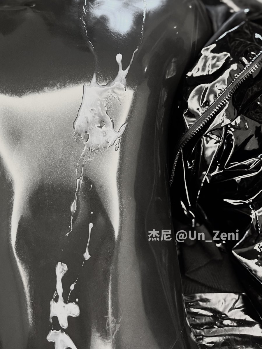 Un_Zeni's tweet photo. 毕业啦，回深圳之后要大玩特玩！另外在武汉最后几天第一次尝试了胶衣，希望以后能有更多机会被做成乳胶玩具🥰 https://t.co/TijaBqTN4Q