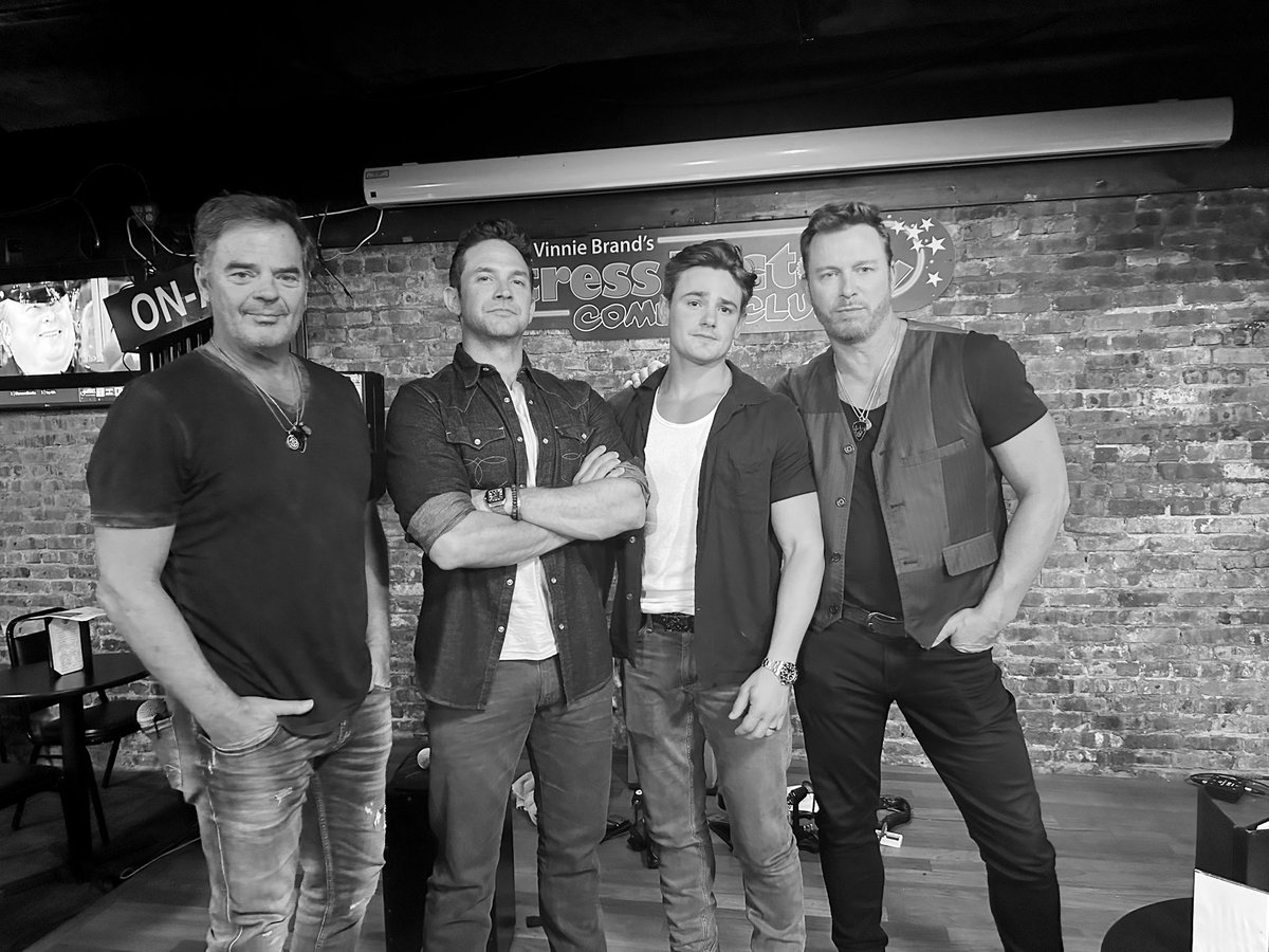 coastalent1's tweet photo. Thank you for all came out this weekend! #Fortplain and #NewJersey ! The Day Players Band rocked it all weekend with #SoldOut shows! So much talent @wallykurth @ericmartsolf @BrandonBarash @CarsonBoatman !
If you have an opportunity to catch them, donβt miss it!!! π―π―π― https://t.co/SRovVGJm0h