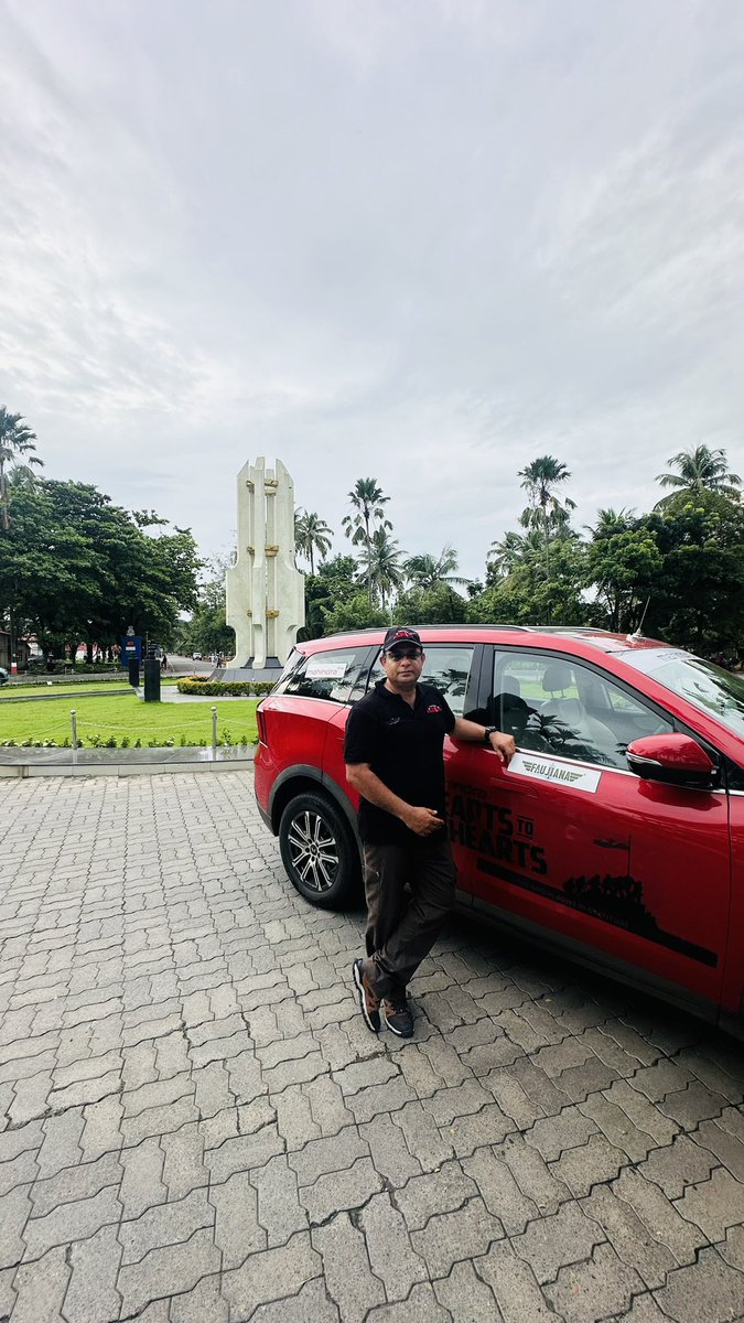 Musasherif's tweet photo. Kochi to Kargil 
#HeartsToBraveHearts
Flag off by: @benberson 
Commodore Ben H Berson, Director, NIETT
Naval Institute of Educational and Training Technology (NIETT)

#25yearsofkargilvijaydivas
@mahindrarise @Faujianabyveena @autocarindiamag @mahindraadventure @IMSCmotorsport https://t.co/VkgVLT2EFh