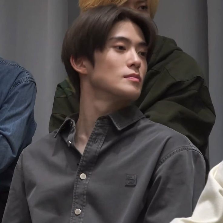 boksoonga_01's tweet image. 셔츠가 좋다..