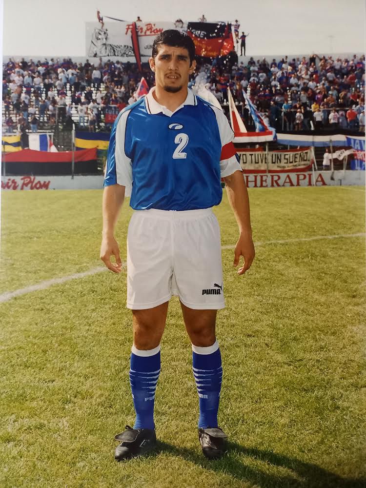 Losmejores530's tweet photo. #LosMejoresDeSiempre #24Años
🗣️ “El fuerte que tenía como defensor era la característica de mi personalidad y en casi todos los equipos tuve la posibilidad de ser capitán”
#FernandoRuiz a @elflacorinaldi @somosradioam530 📻
Seguí escuchando la nota acá 👇
https://t.co/3CJ1vBMITY https://t.co/NSMTlR4WmB
