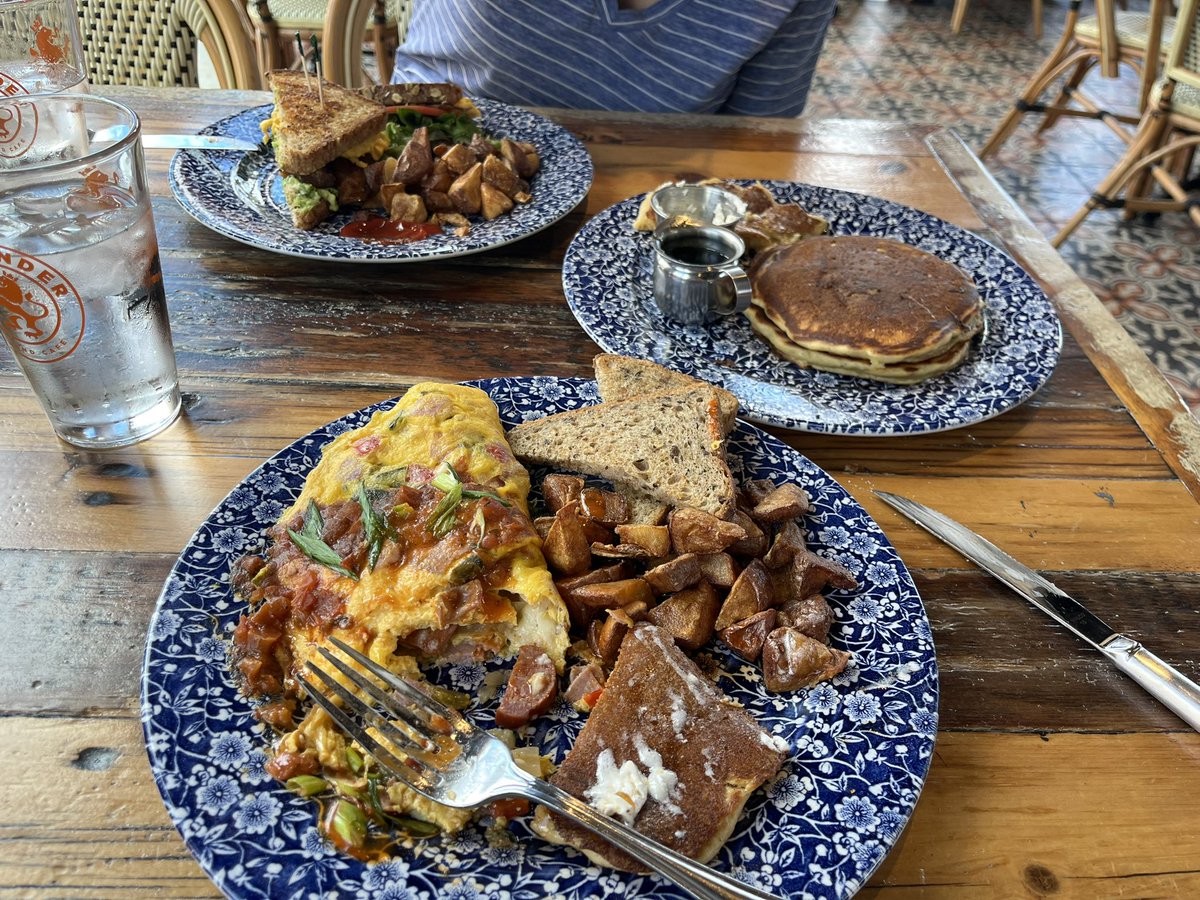 BiscuitHeadFive's tweet image. Shout out @BarstoolBigCat. I laid the Table Cakes card on the wife today and I don’t think we’re ever going back. #LegacyMove