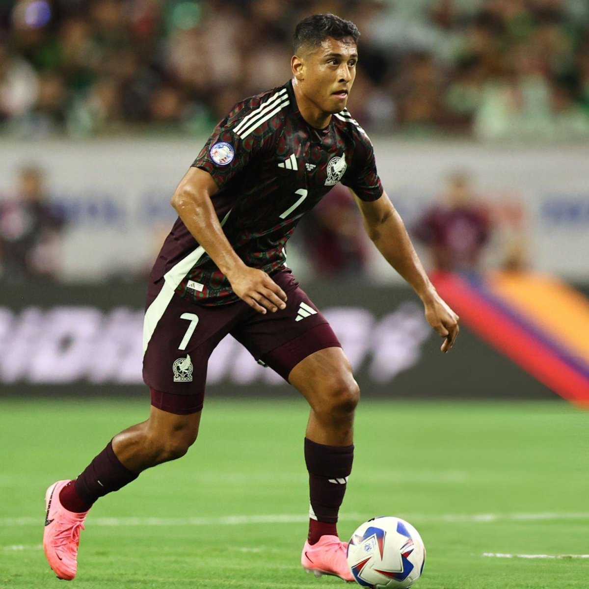 Y ante la lesión de Edson Alvarez, Luis Romo hizo su trabajo y cumplió 

De lo rescatable de hoy