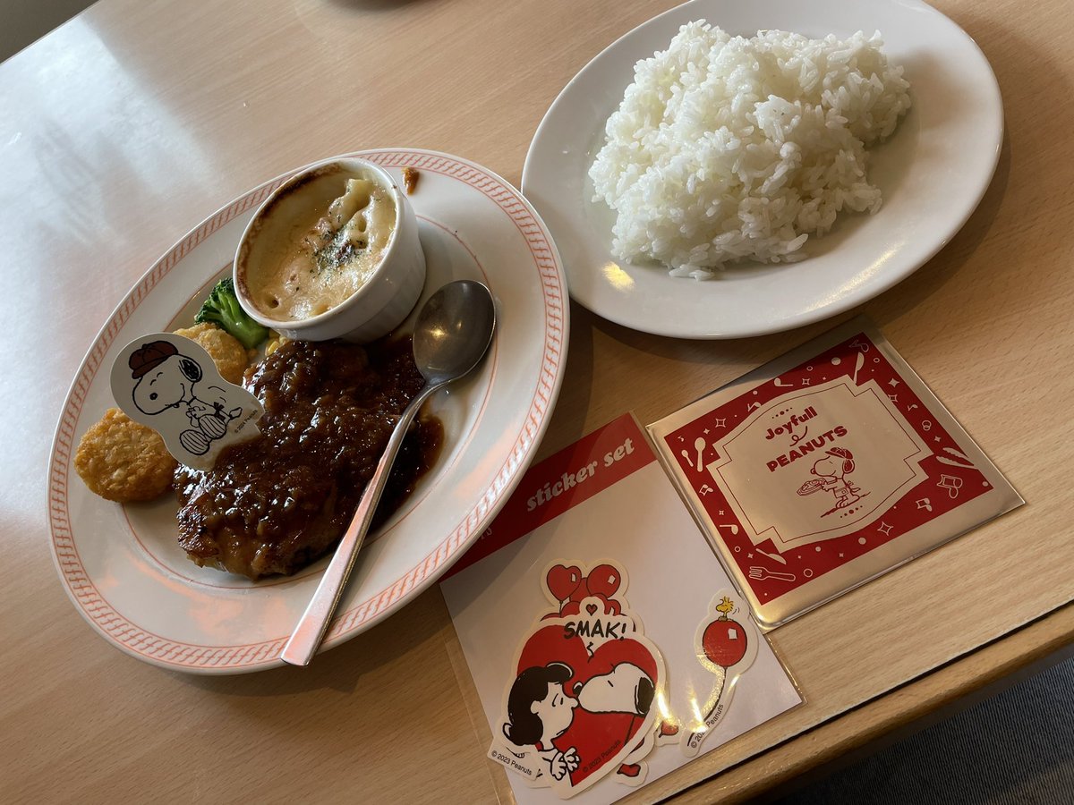 大好きなジョイフルとスヌーピーが
コラボすると知って和歌山県
まで駆けつけました！
チキンステーキも美味しかったです😋
トートバッグ欲しいです🥺

#スヌーピージョイフルコラボ